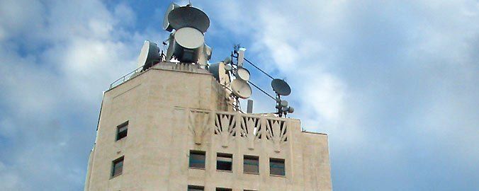 La expropiación de terrazas y azoteas, que contempla la nueva Ley de Telecomunicaciones, viola la propiedad privada