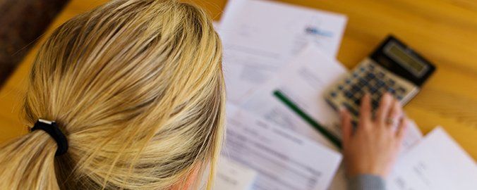 Organiza tus cuentas para mejorar la economía del hogar