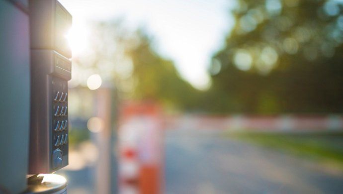 Sistemas de apertura para puertas de garaje en comunidades de vecinos