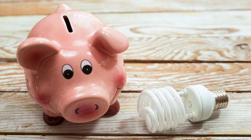 ¿Cuándo compensa cambiar de compañía de luz o gas?