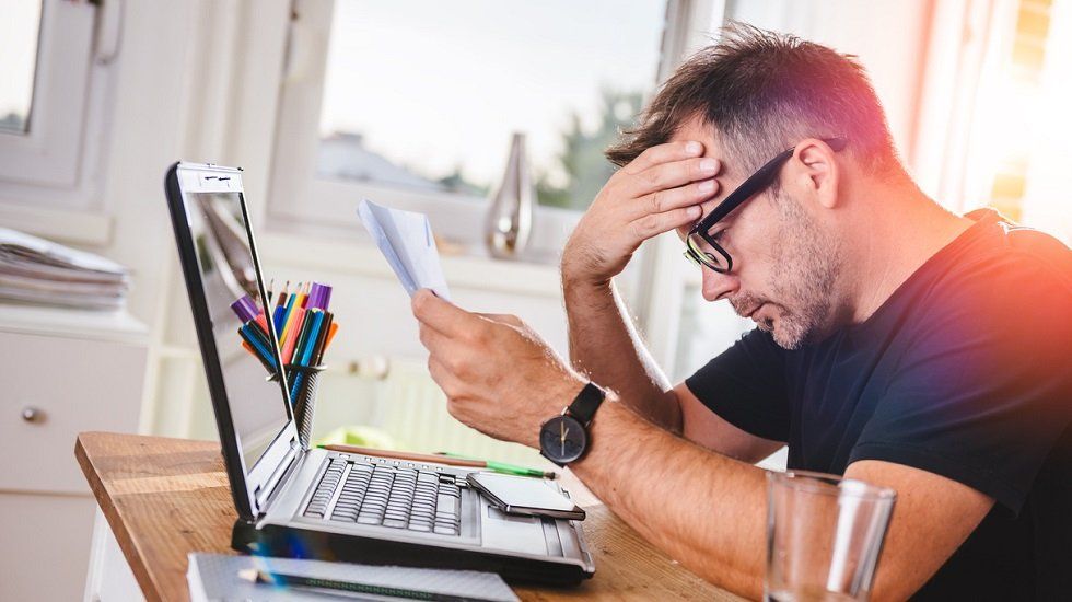 Facua denuncia a las grandes eléctricas por «fraude» en las ofertas