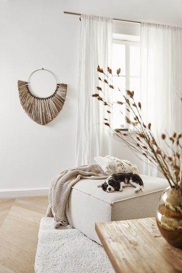 salón con colores relajantes y neutros