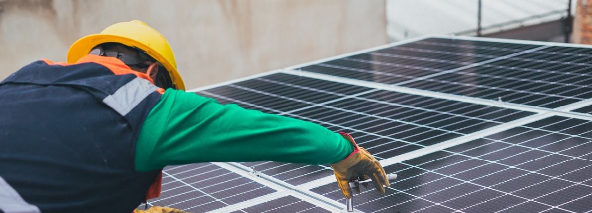 ¿Cuál es el precio de la instalación de placas solares en una vivienda unifamiliar?
