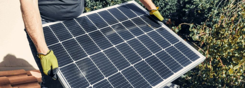 ¿Cuántas placas solares necesito para una casa de 200 m2?