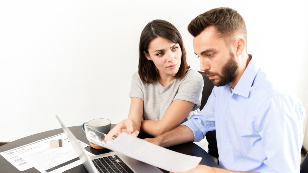 ¿Tengo que ir al banco para que me revisen la cuota de mi hipoteca variable?