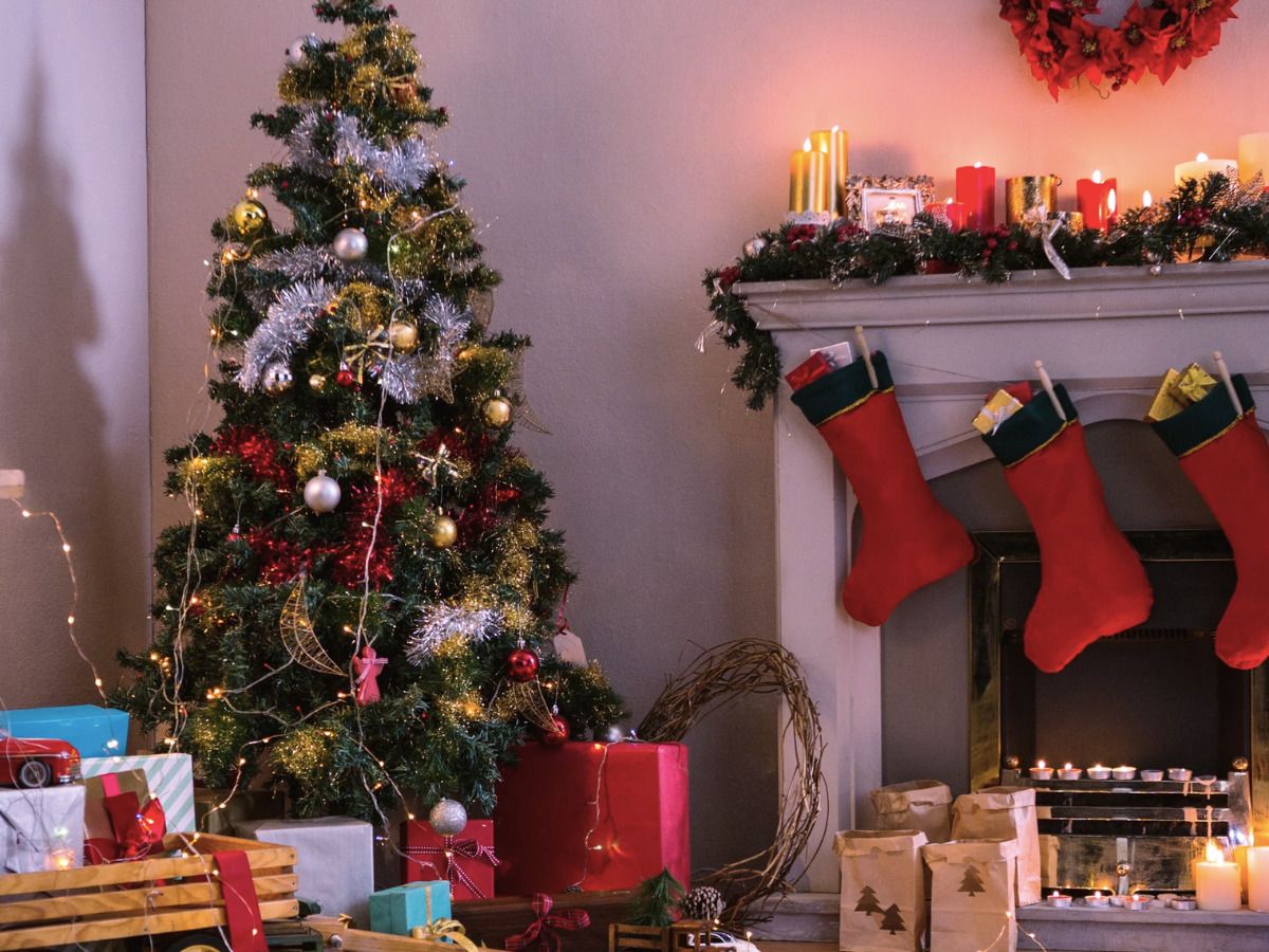 Decoración de árbol comedor navideño