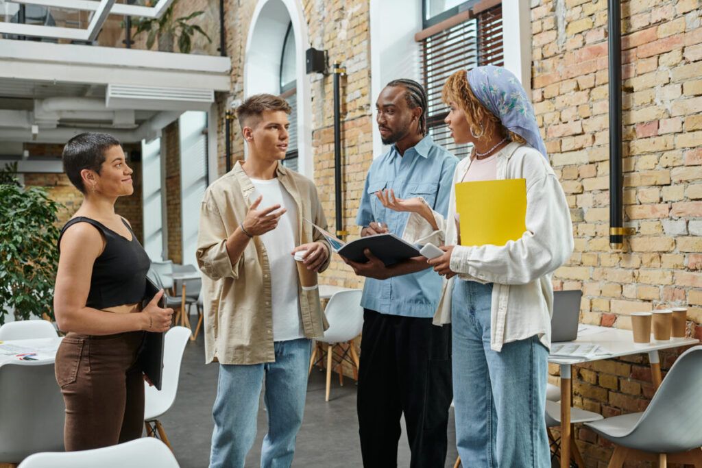 ¿Cuáles son los pasos correctos para cambiar de administrador de fincas en una comunidad de propietarios?