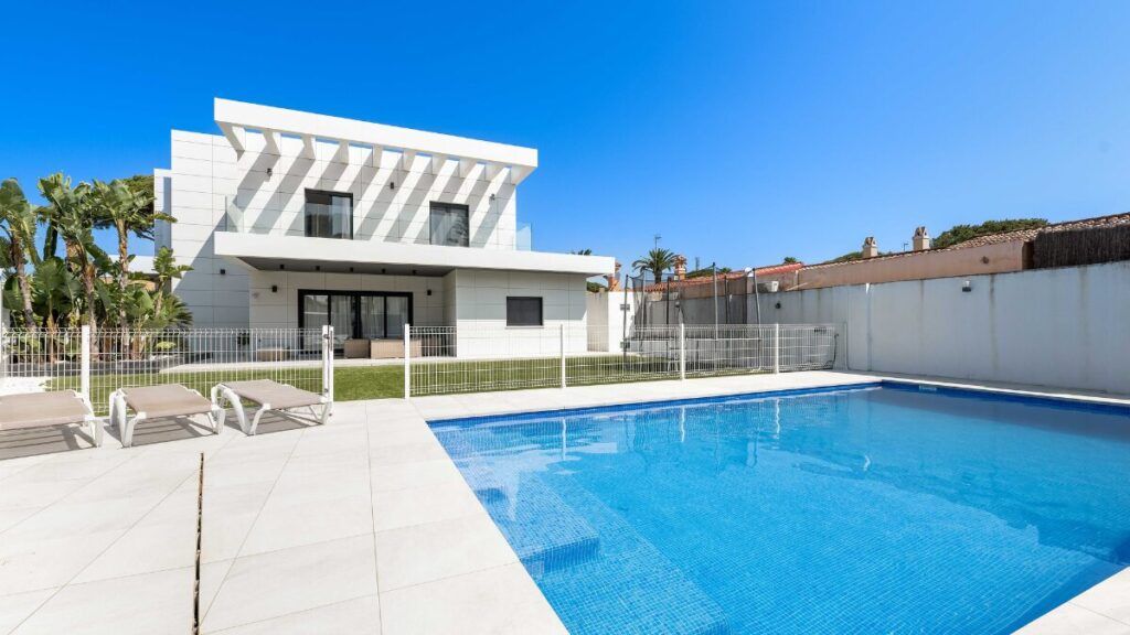 Chalet en Valdelagrana: luz, brisa marina y calma