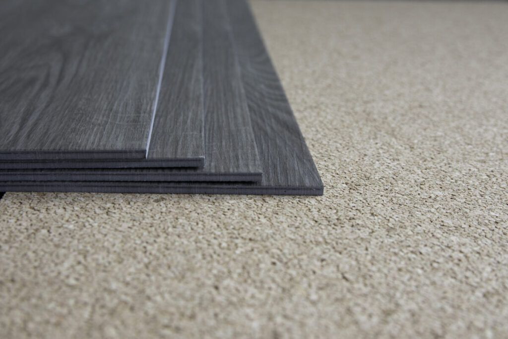 ¿Cuál es mejor, el suelo vinílico o el laminado?